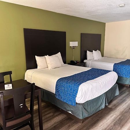 Travelodge By Wyndham Кларксвилл Экстерьер фото