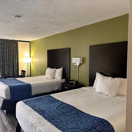 Travelodge By Wyndham Кларксвилл Экстерьер фото