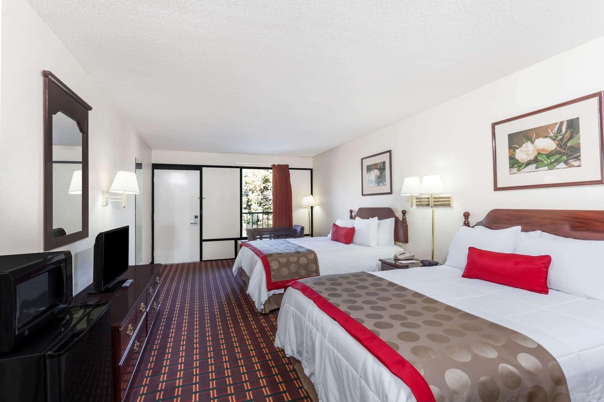 Travelodge By Wyndham Кларксвилл Экстерьер фото