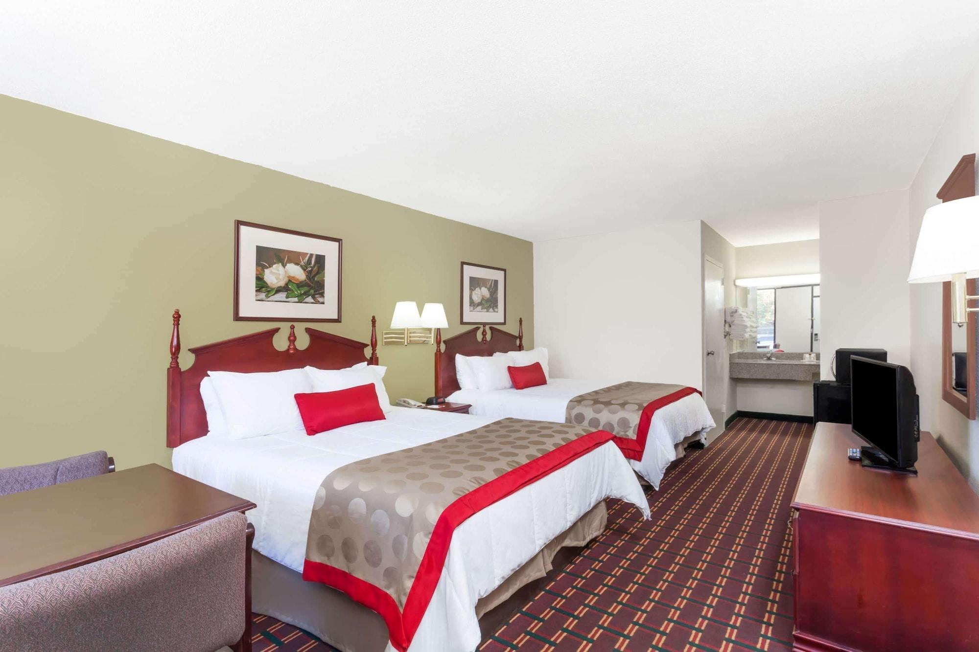 Travelodge By Wyndham Кларксвилл Экстерьер фото