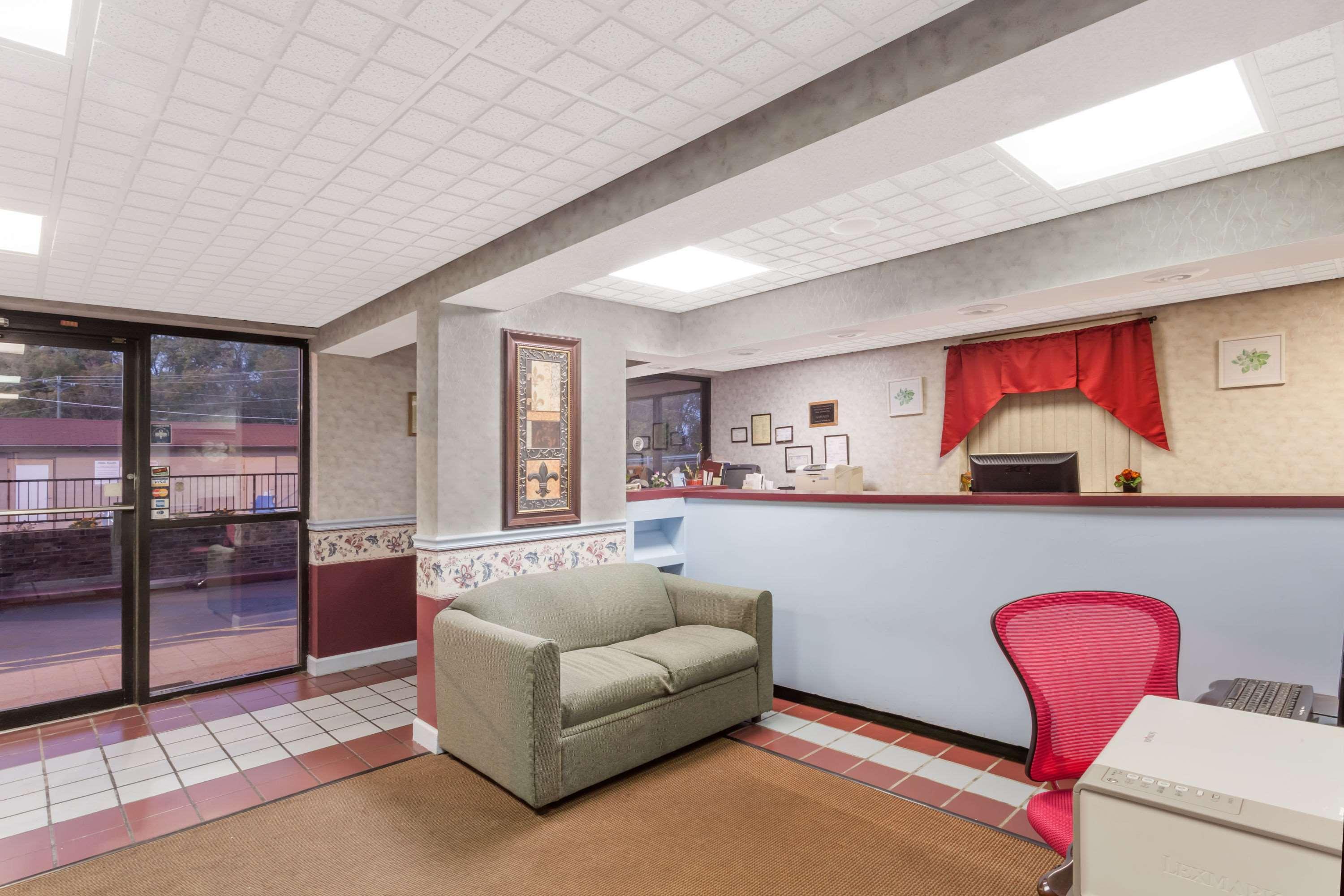 Travelodge By Wyndham Кларксвилл Экстерьер фото