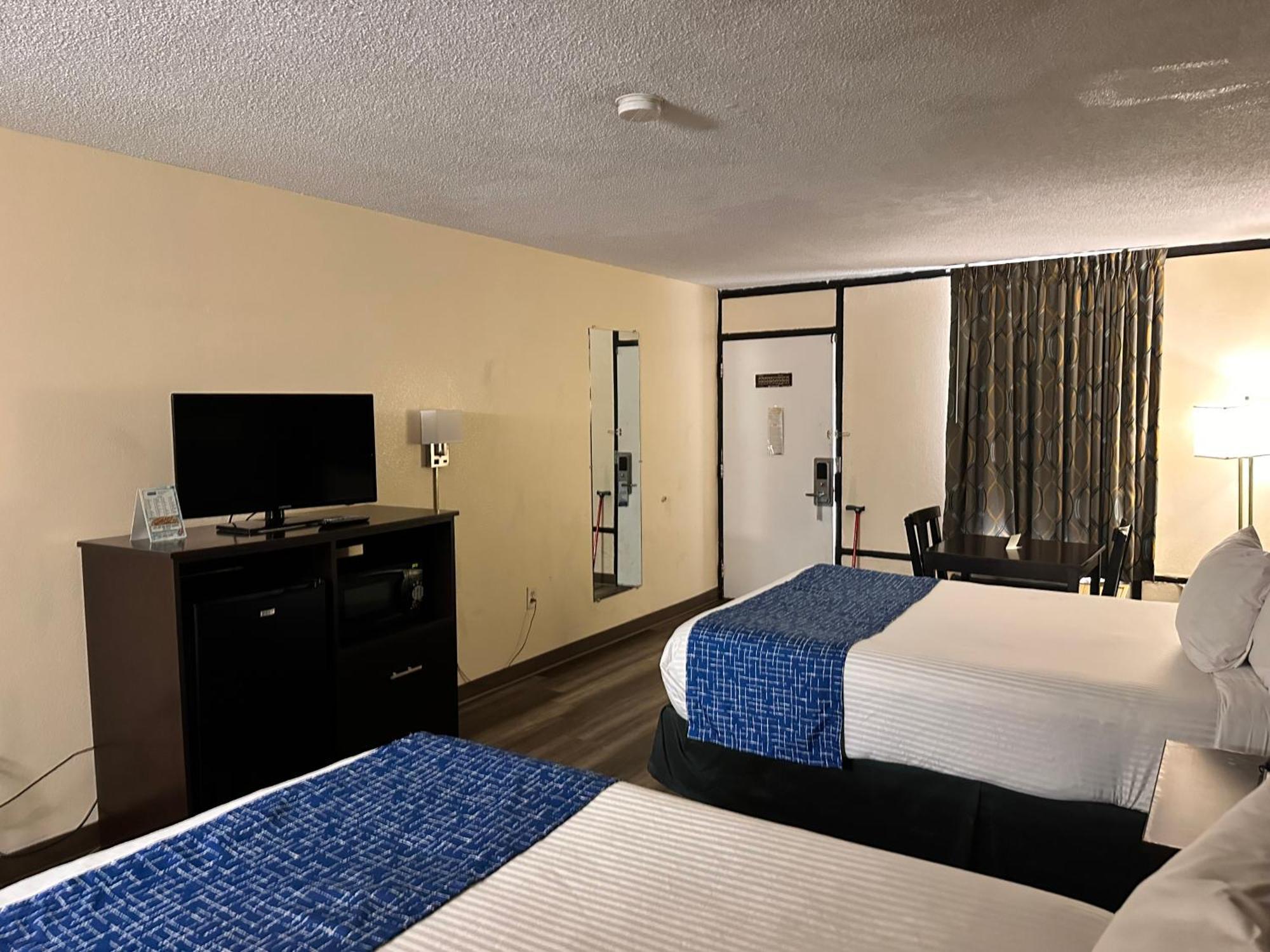 Travelodge By Wyndham Кларксвилл Экстерьер фото